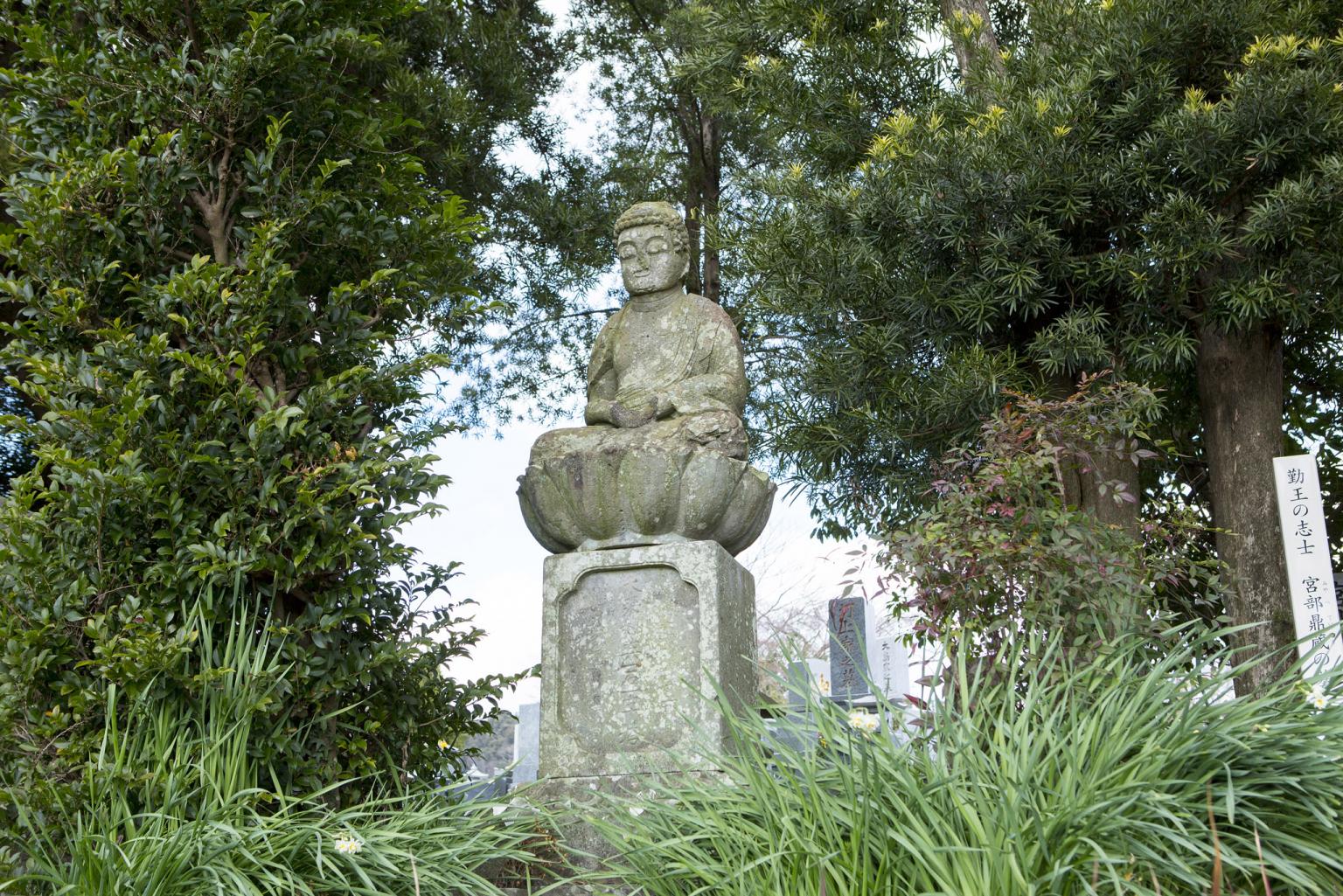 小峯墓地の石仏(八雲関連)